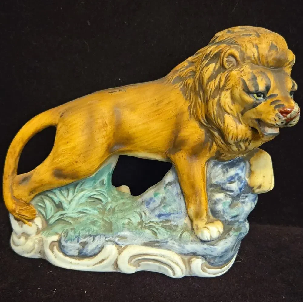 Vintage Ceramic Lion Figurine Statue Hand Painted Taiwan Matte Finish 9DA-16.6